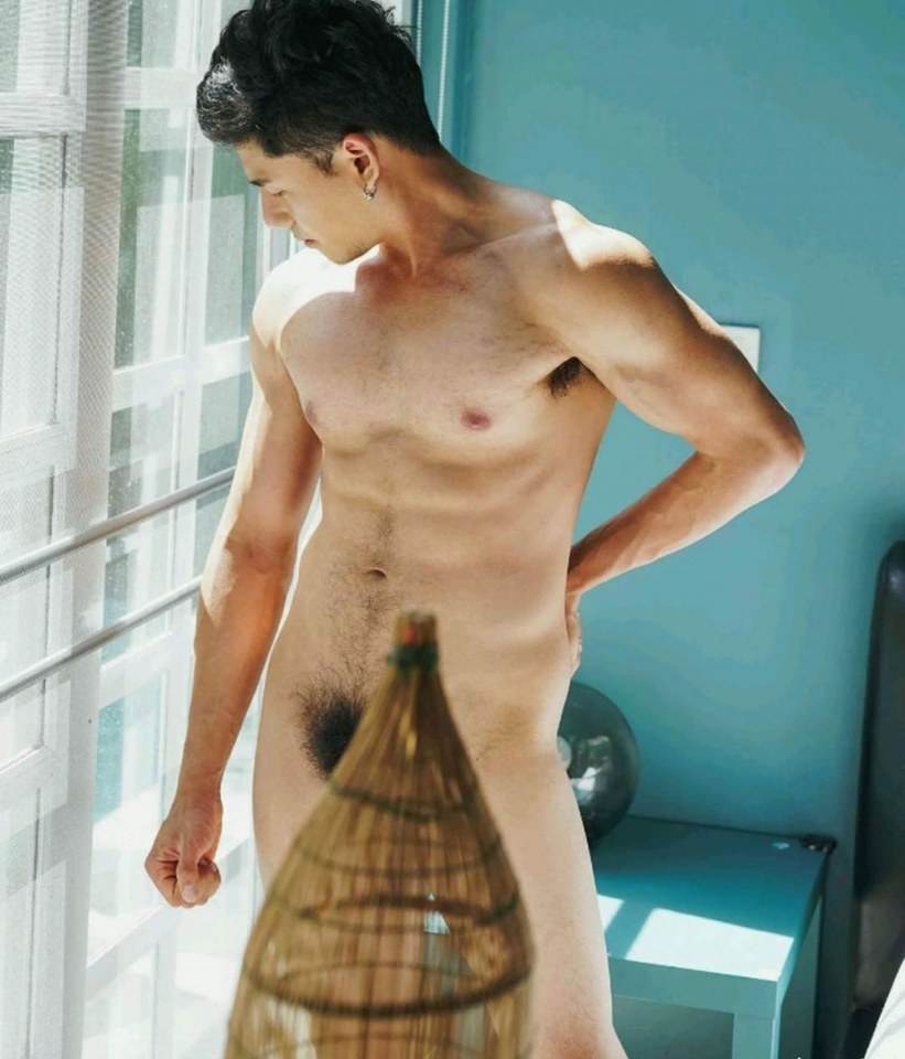 หนุ่มหล่อขึ้นปก 320