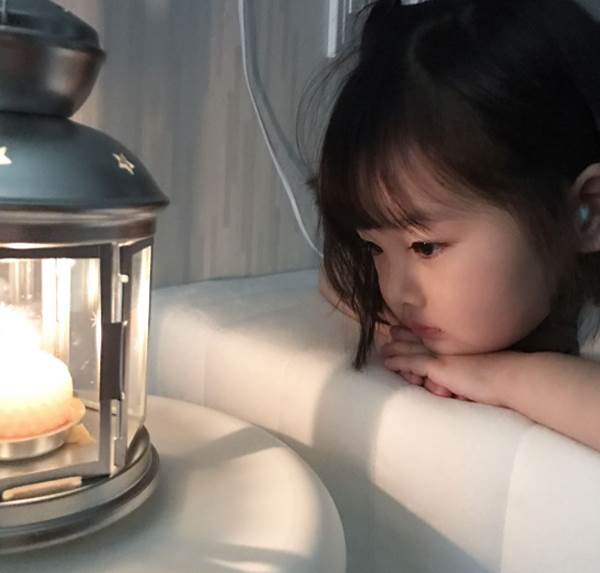 สาวน้อยหน้าทะเล้น ควอน ยูรี เน็ตไอดอลตัวน้อยเกาหลี