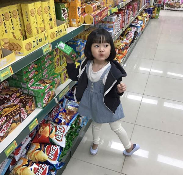 สาวน้อยหน้าทะเล้น ควอน ยูรี เน็ตไอดอลตัวน้อยเกาหลี