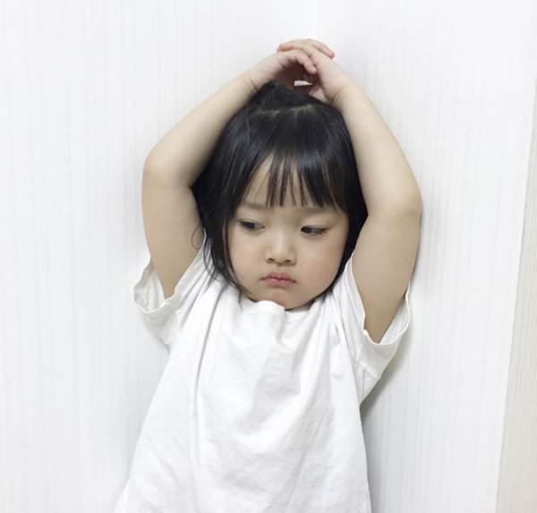 สาวน้อยหน้าทะเล้น ควอน ยูรี เน็ตไอดอลตัวน้อยเกาหลี