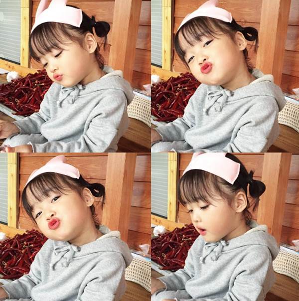 สาวน้อยหน้าทะเล้น ควอน ยูรี เน็ตไอดอลตัวน้อยเกาหลี