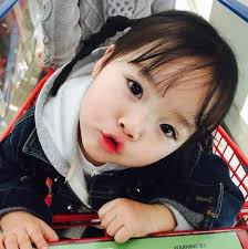 สาวน้อยหน้าทะเล้น ควอน ยูรี เน็ตไอดอลตัวน้อยเกาหลี