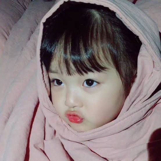 สาวน้อยหน้าทะเล้น ควอน ยูรี เน็ตไอดอลตัวน้อยเกาหลี