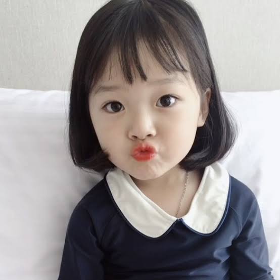 สาวน้อยหน้าทะเล้น ควอน ยูรี เน็ตไอดอลตัวน้อยเกาหลี