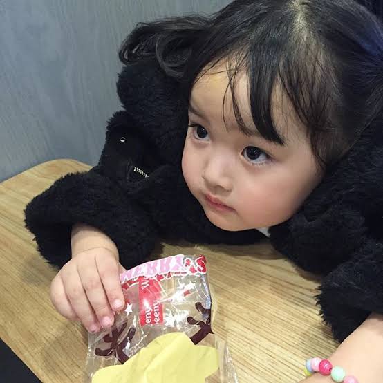 สาวน้อยหน้าทะเล้น ควอน ยูรี เน็ตไอดอลตัวน้อยเกาหลี