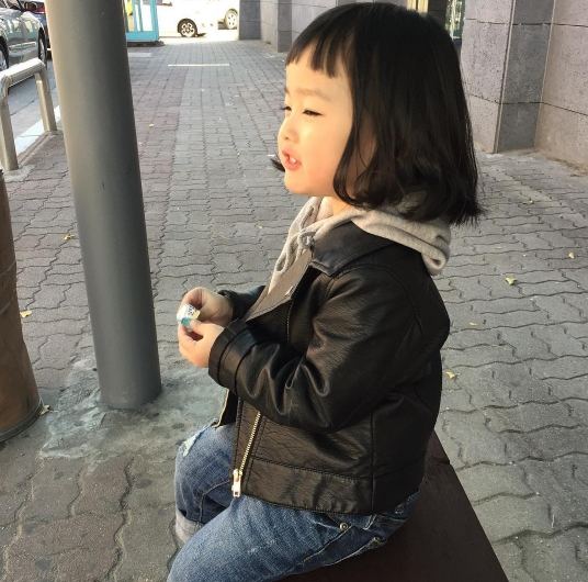 สาวน้อยหน้าทะเล้น ควอน ยูรี เน็ตไอดอลตัวน้อยเกาหลี