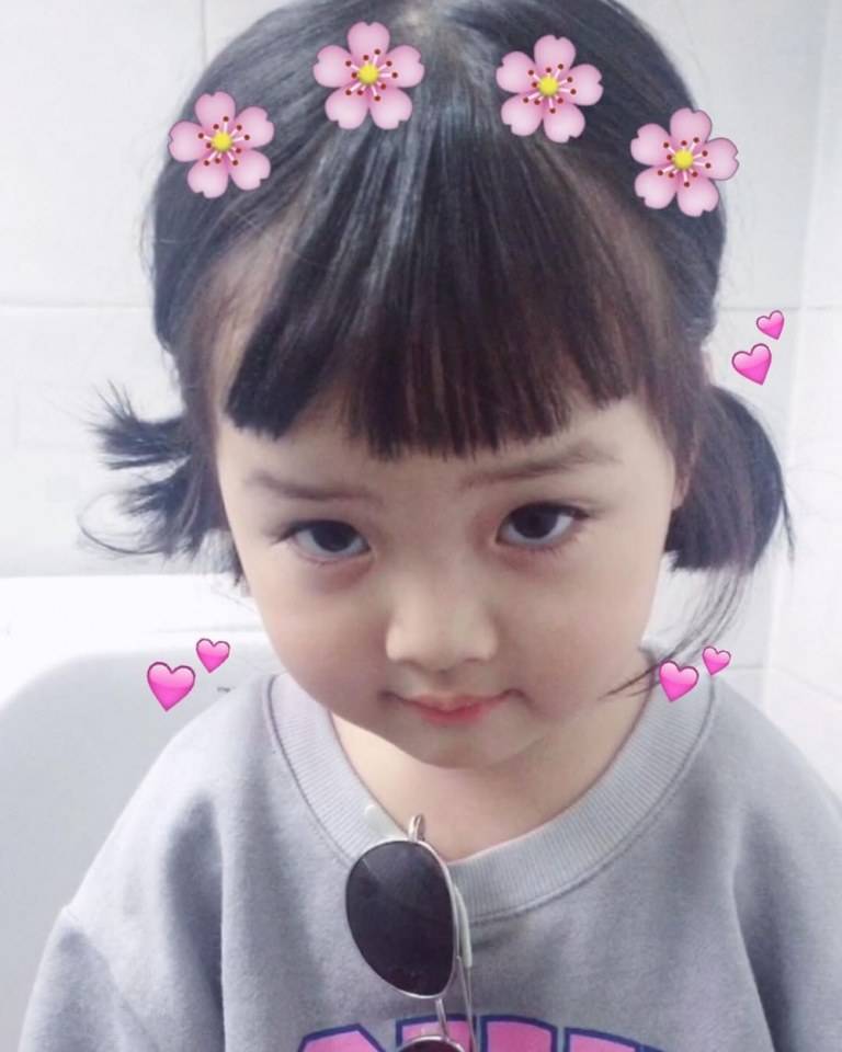 สาวน้อยหน้าทะเล้น ควอน ยูรี เน็ตไอดอลตัวน้อยเกาหลี