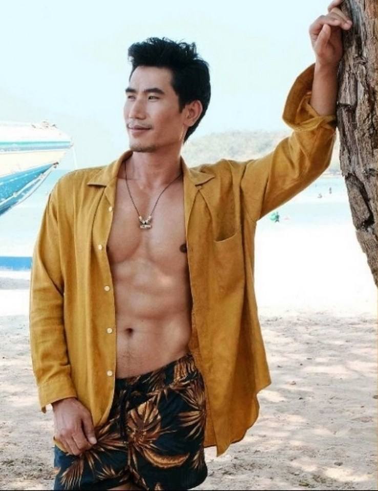 หนุ่มหล่อขึ้นปก 322