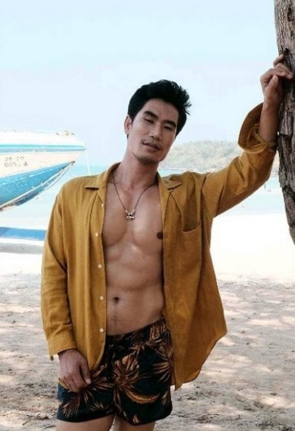 หนุ่มหล่อขึ้นปก 322