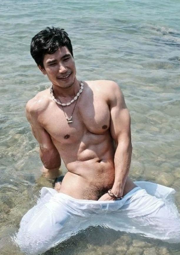 หนุ่มหล่อขึ้นปก 322