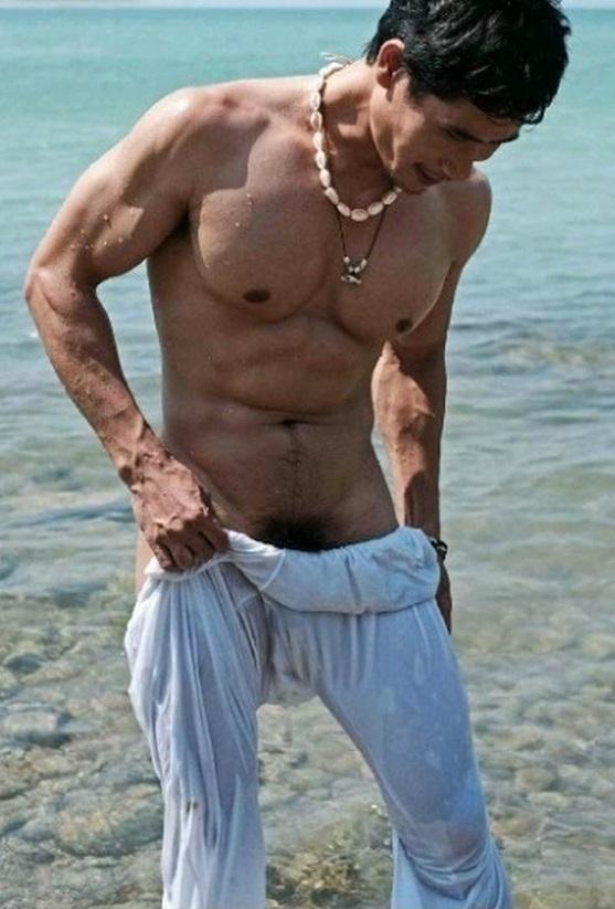 หนุ่มหล่อขึ้นปก 322