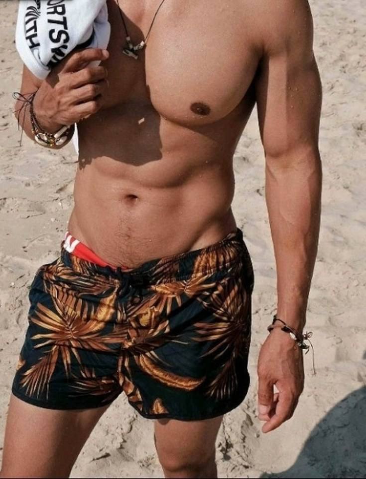 หนุ่มหล่อขึ้นปก 322