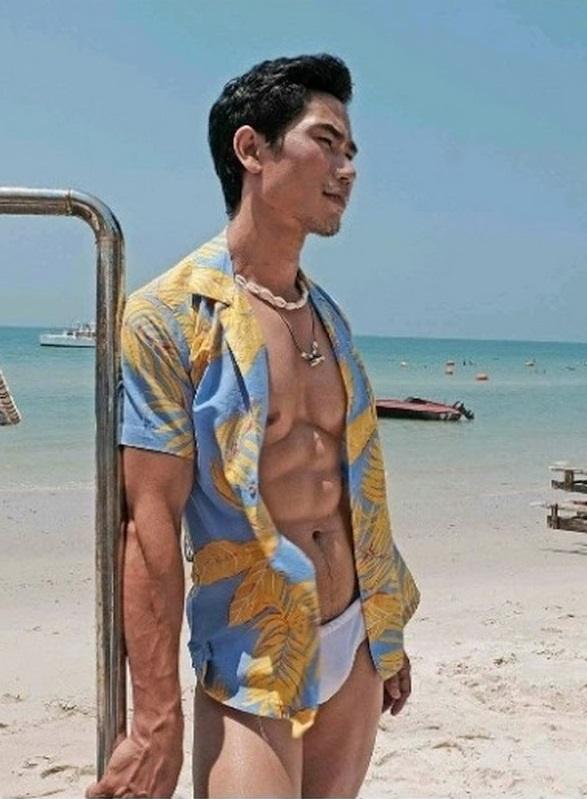 หนุ่มหล่อขึ้นปก 322