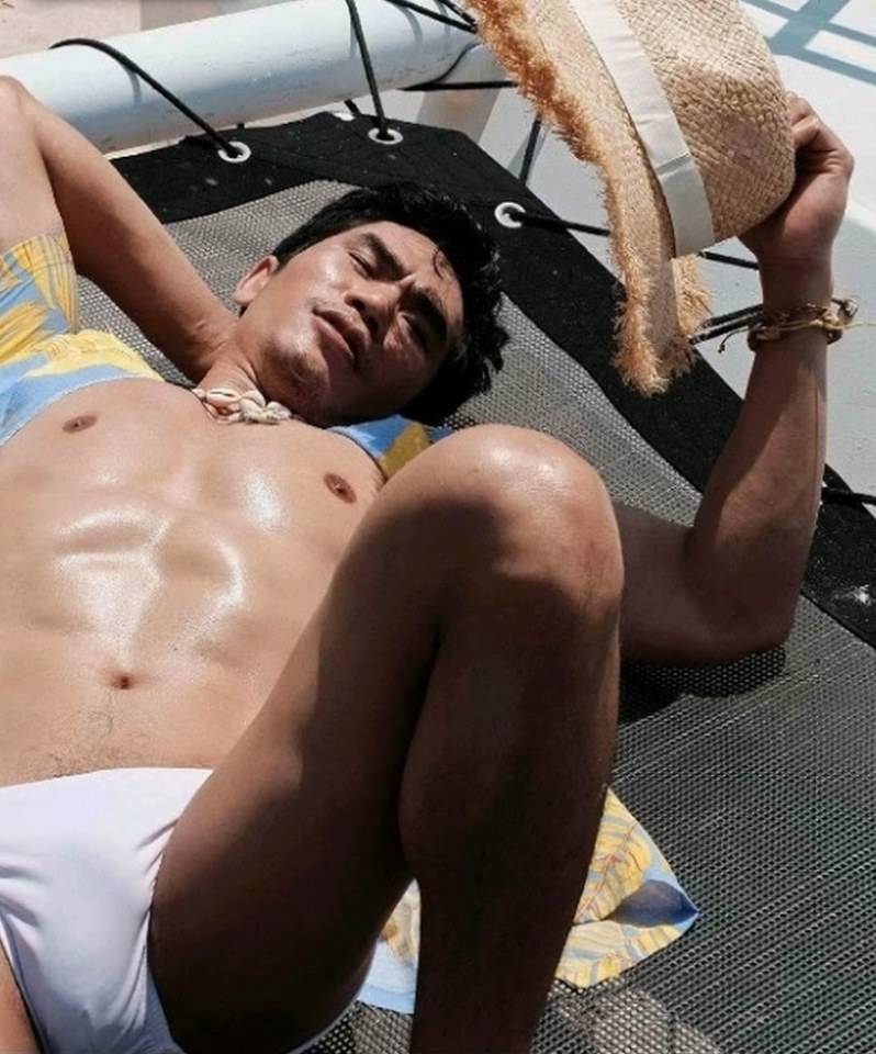 หนุ่มหล่อขึ้นปก 322