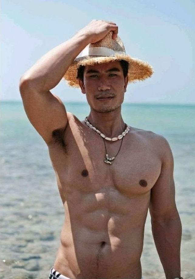 หนุ่มหล่อขึ้นปก 322