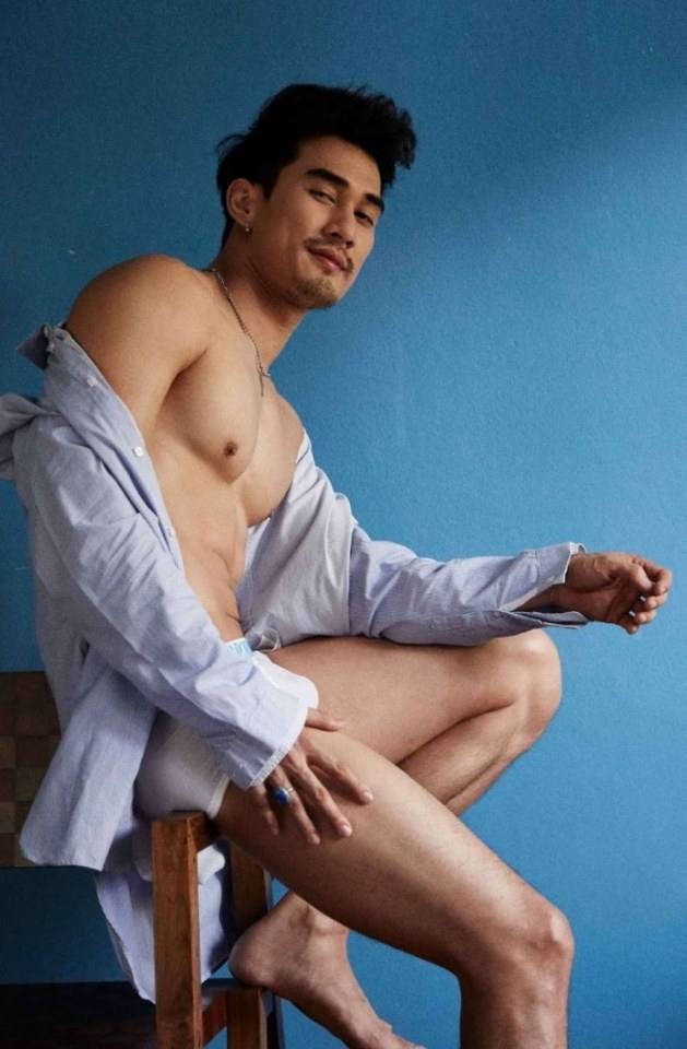 หนุ่มหล่อขึ้นปก 323
