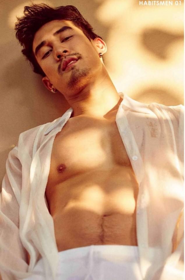 หนุ่มหล่อขึ้นปก 323