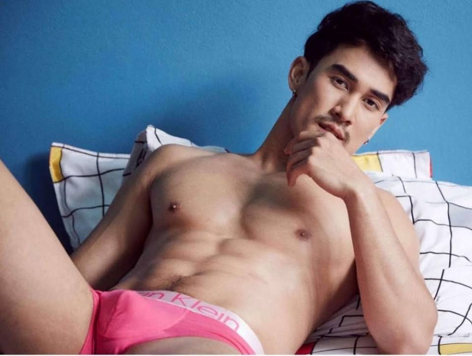 หนุ่มหล่อขึ้นปก 323
