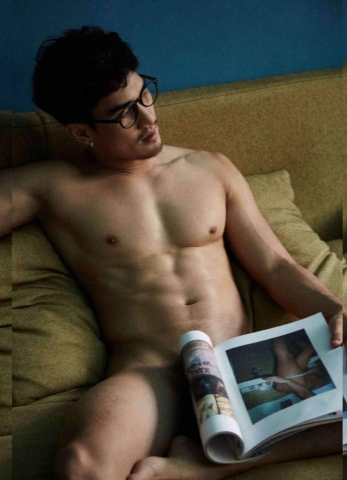 หนุ่มหล่อขึ้นปก 323.1