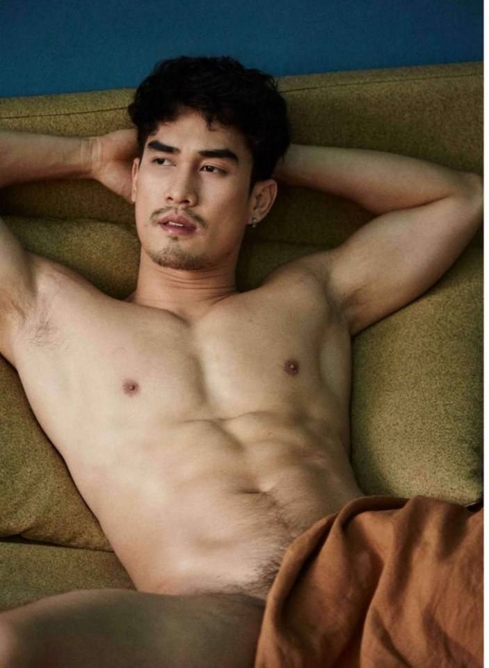 หนุ่มหล่อขึ้นปก 323.1