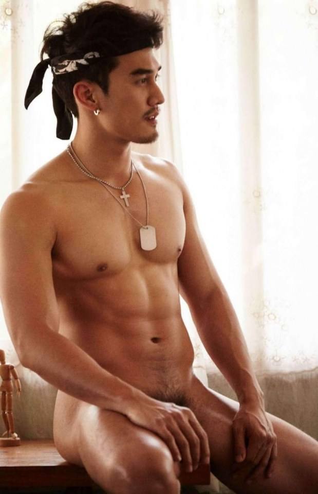หนุ่มหล่อขึ้นปก 323.1