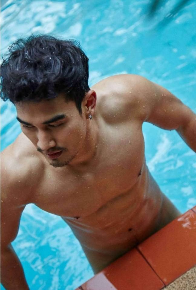 หนุ่มหล่อขึ้นปก 323.1