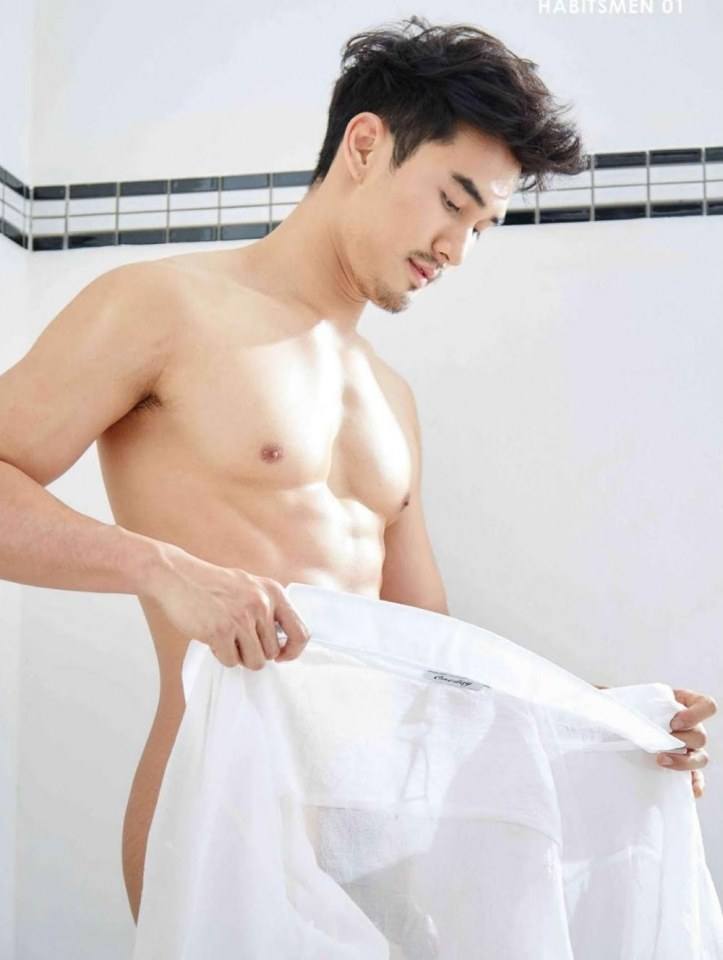หนุ่มหล่อขึ้นปก 323.1