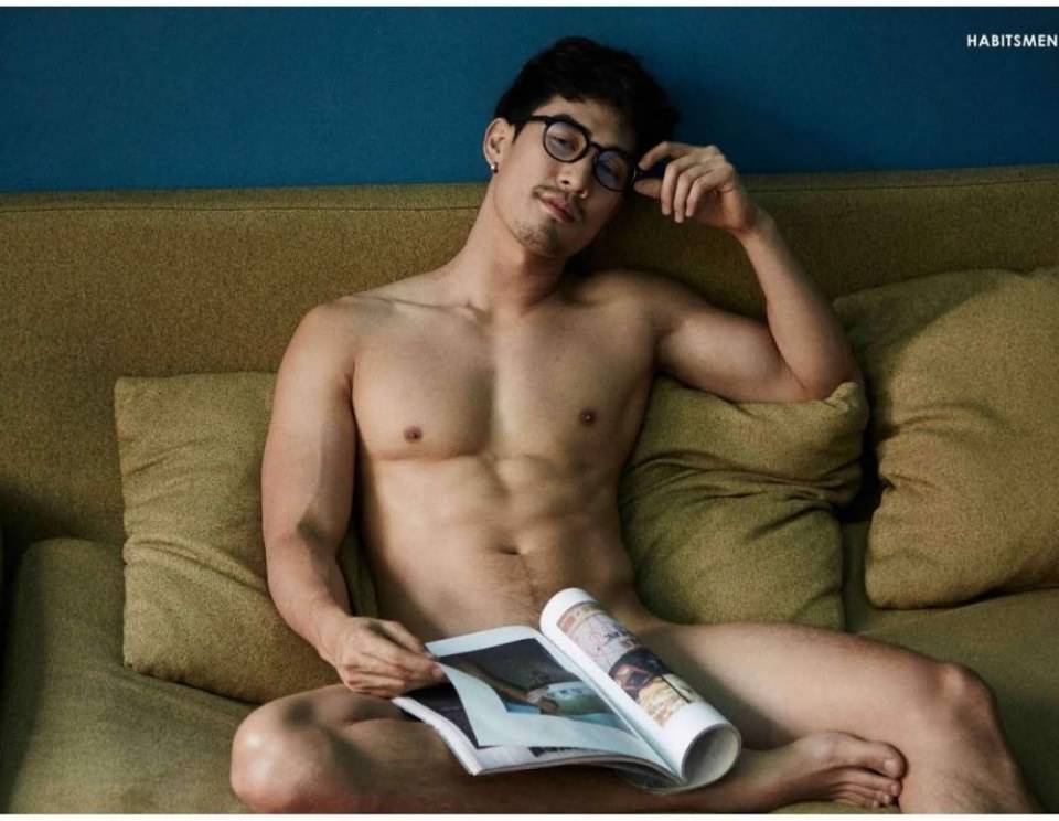 หนุ่มหล่อขึ้นปก 323.1