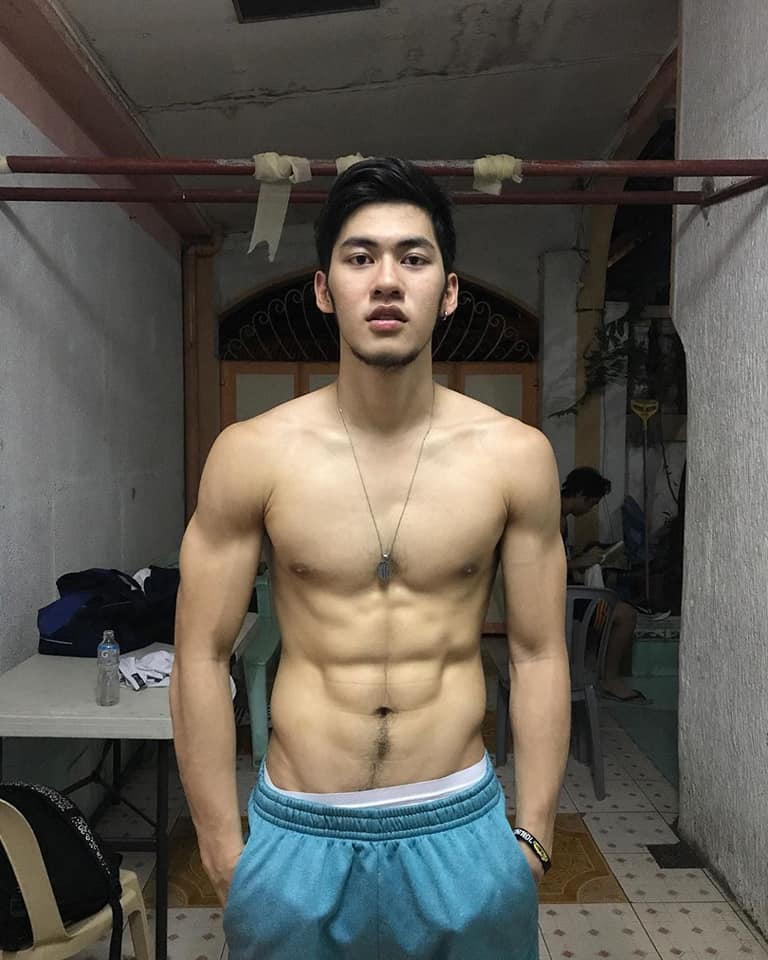 อยากใช้ปลายลิ้นแต่งขนสะดือให้