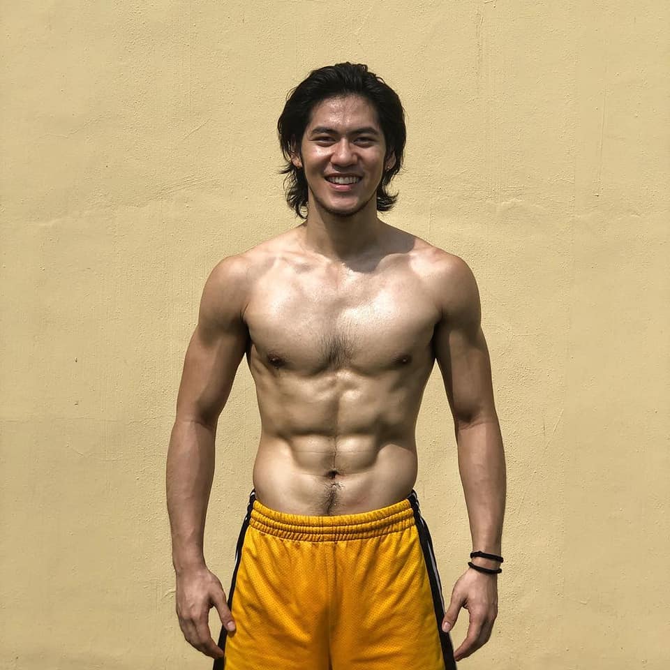 อยากใช้ปลายลิ้นแต่งขนสะดือให้