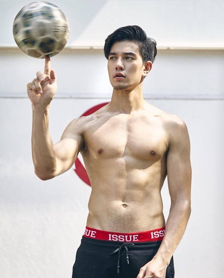 เลียคนแน่น