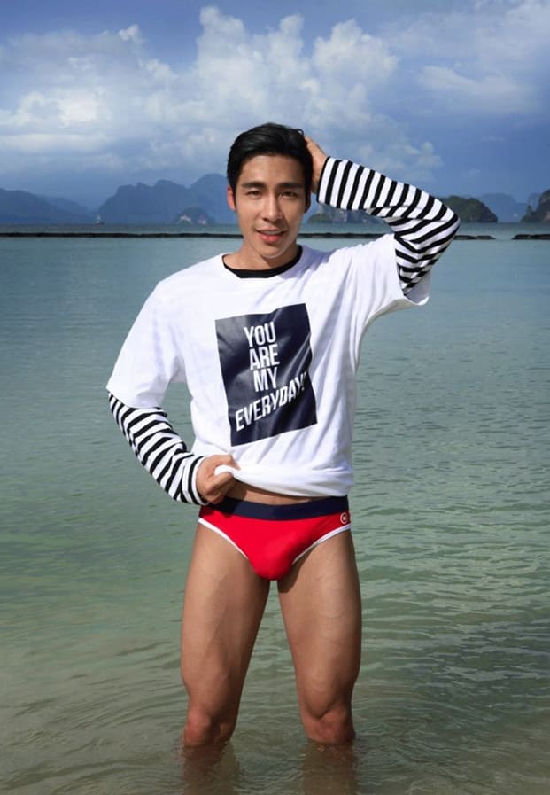 มันใหญ่มาก!! ณัฐ ศักดาทร อวดหุ่นสุดเซ็กซี่กับกางเกงว่ายน้ำตัวจิ๋ว