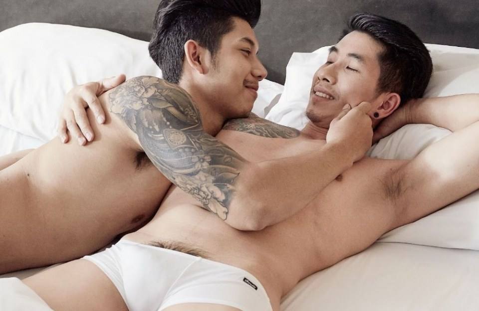หนุ่มหล่อขึ้นปก 326