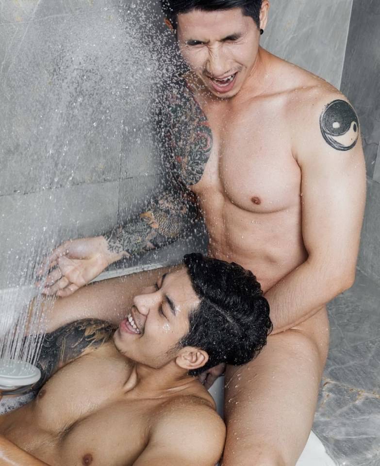 หนุ่มหล่อขึ้นปก 326