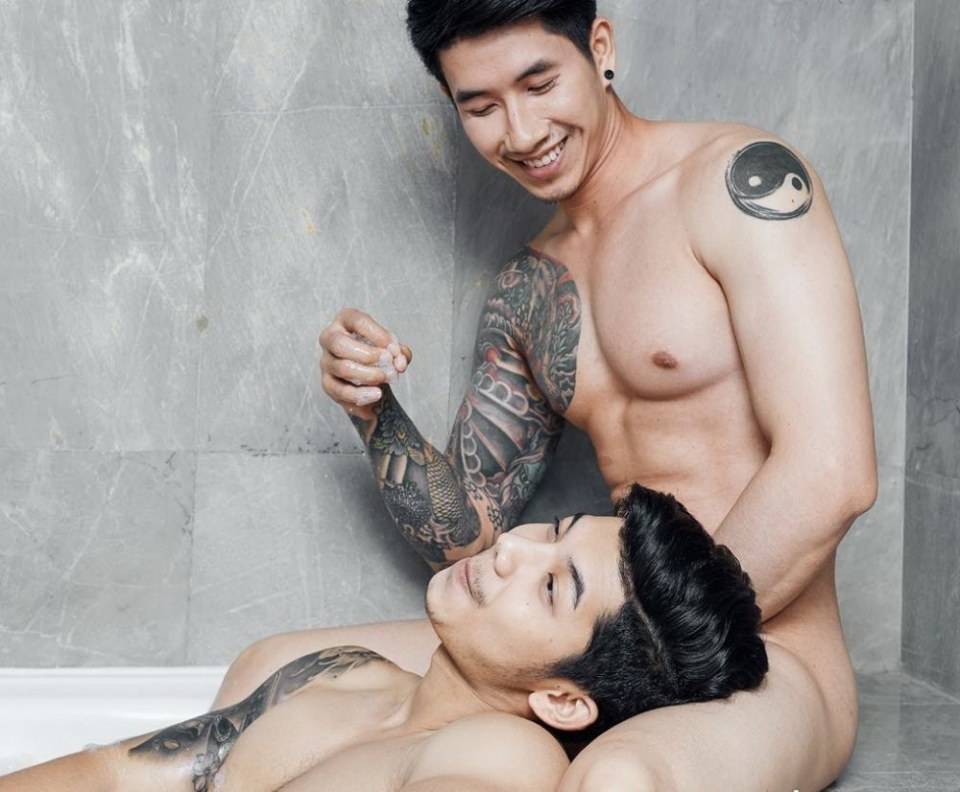 หนุ่มหล่อขึ้นปก 326