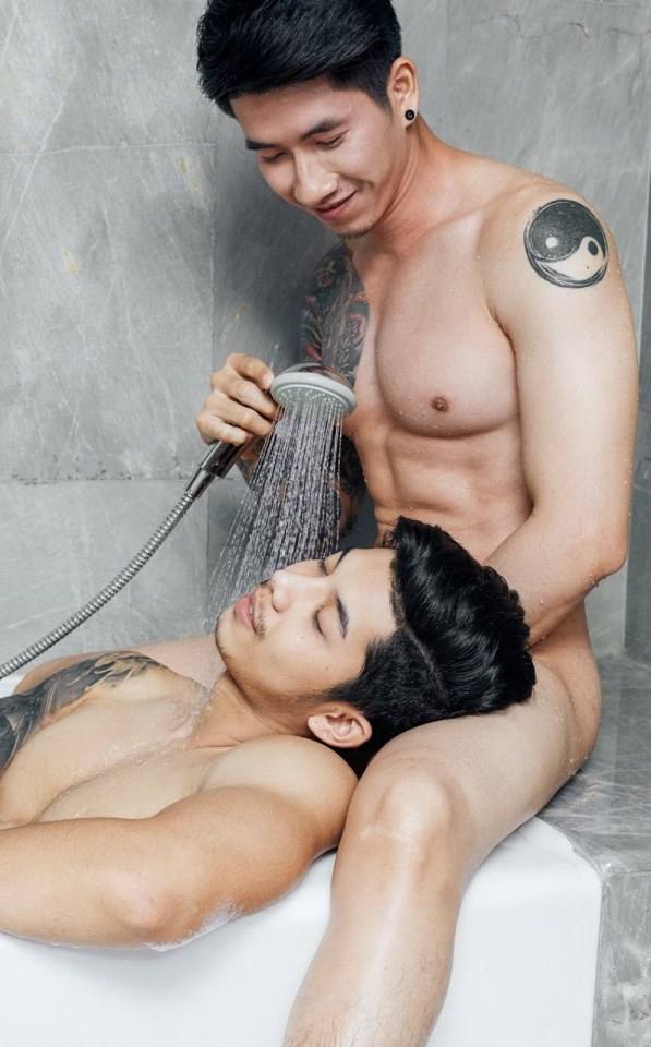 หนุ่มหล่อขึ้นปก 326