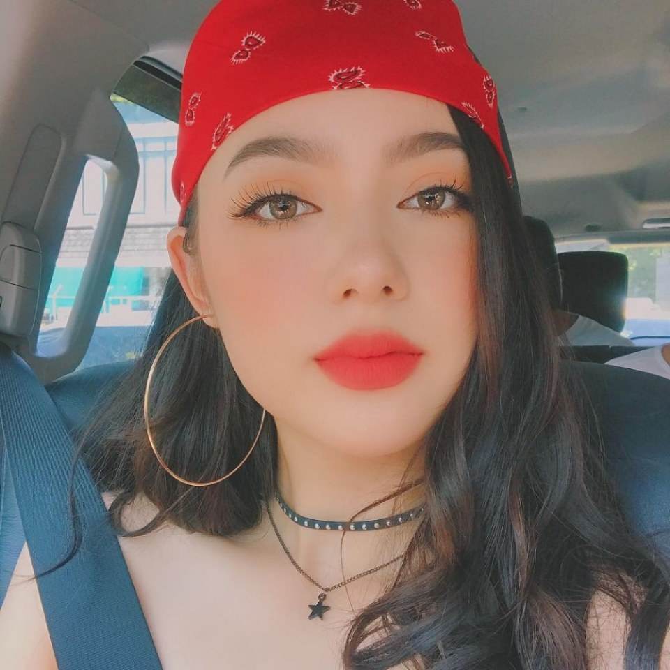 พลอย​ชมพู​