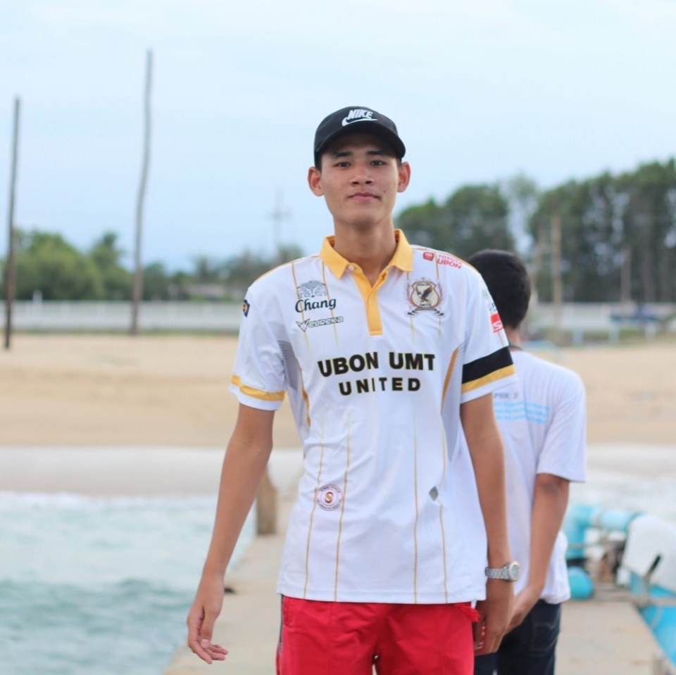 หล่อ9