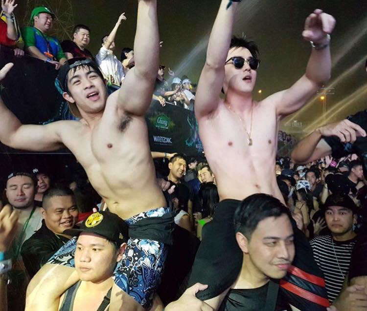 ถอดโชว์ประปราย /15/