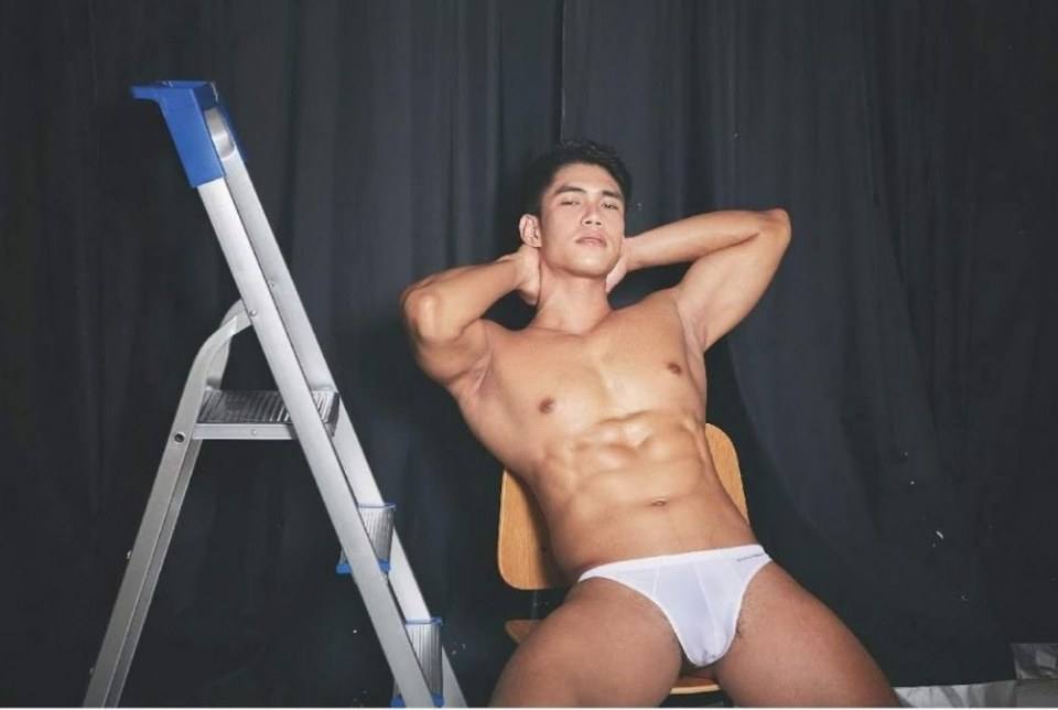หนุ่มหล่อขึ้นปก 328