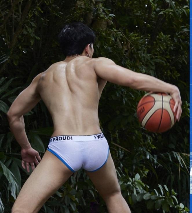 หนุ่มหล่อขึ้นปก 329