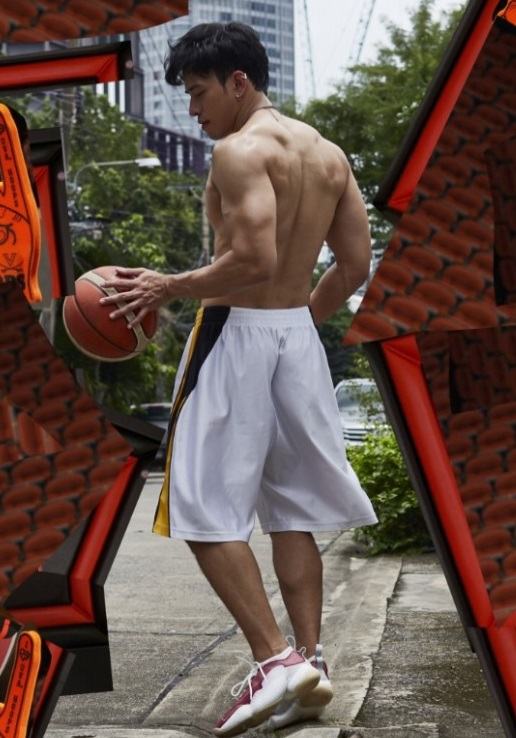 หนุ่มหล่อขึ้นปก 329