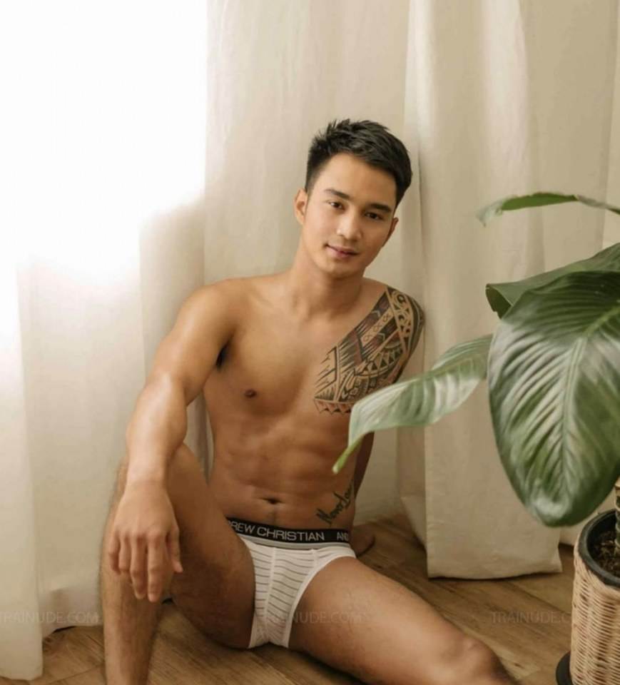 หนุ่มหล่อขึ้นปก 330