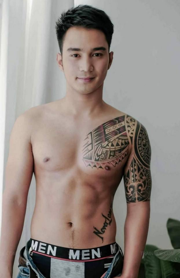 หนุ่มหล่อขึ้นปก 330