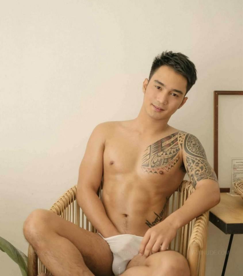 หนุ่มหล่อขึ้นปก 330