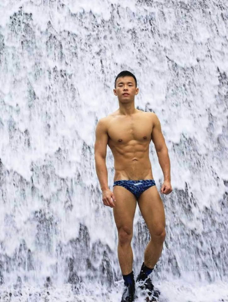 หนุ่มหล่อขึ้นปก 331