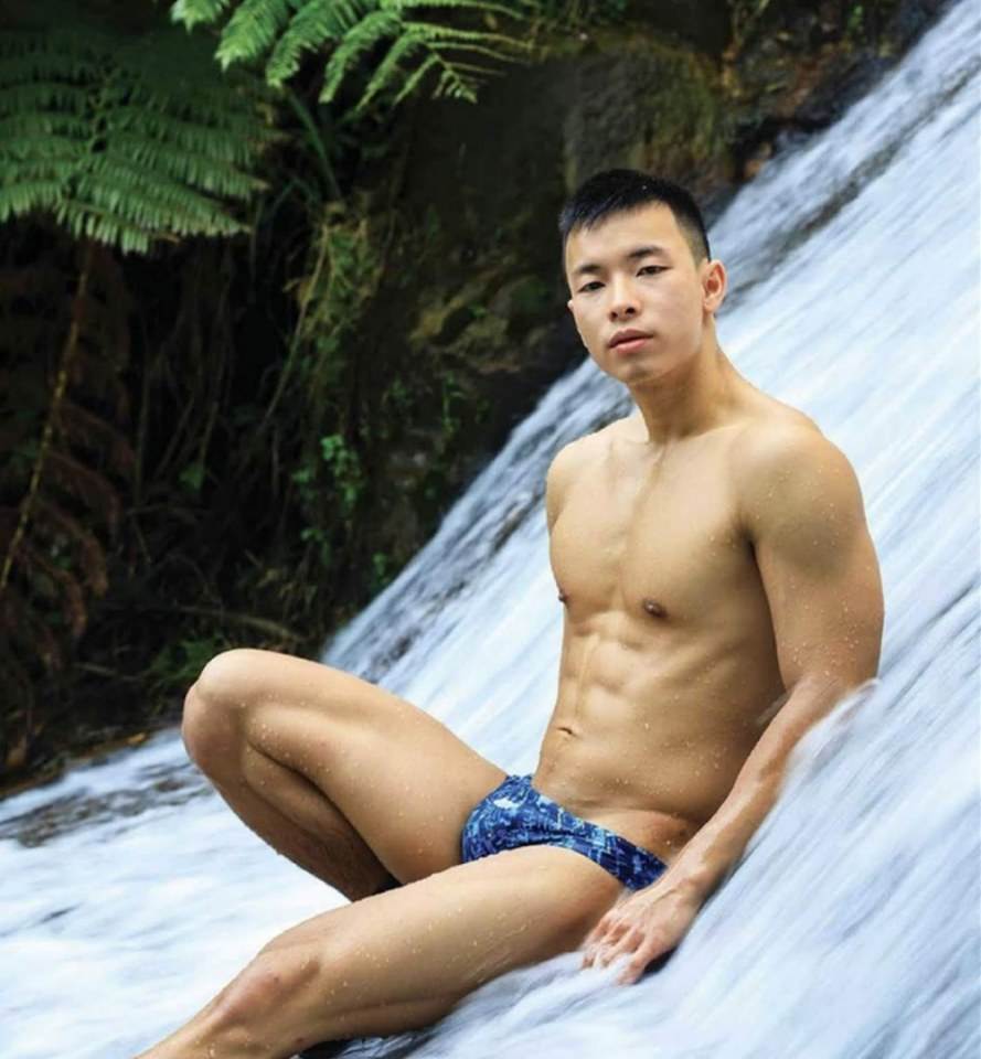 หนุ่มหล่อขึ้นปก 331