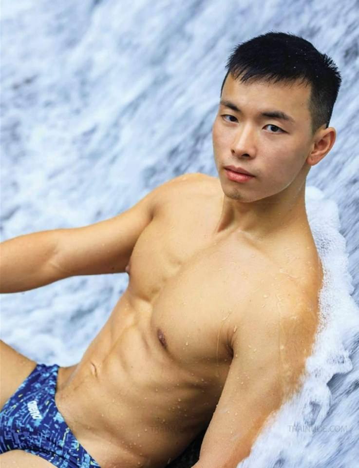 หนุ่มหล่อขึ้นปก 331