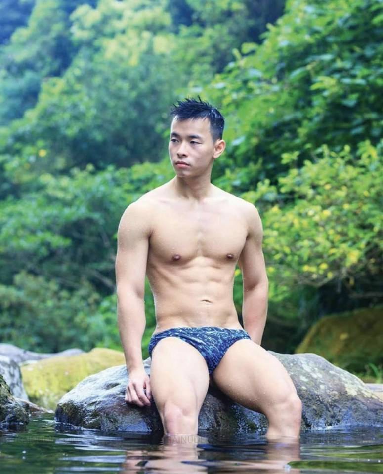 หนุ่มหล่อขึ้นปก 331