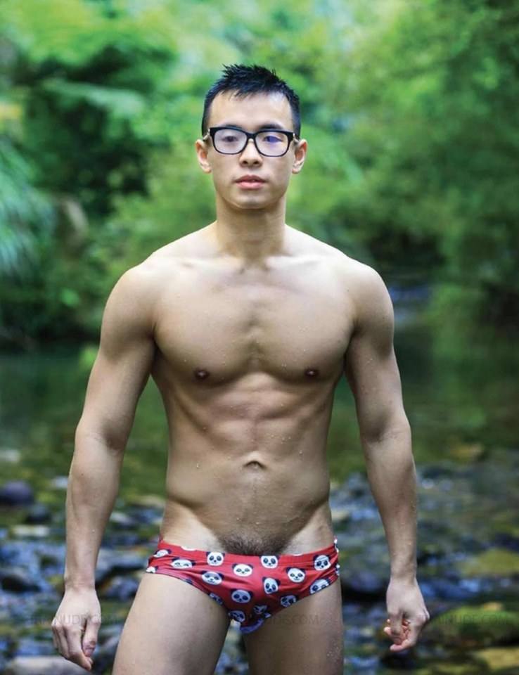 หนุ่มหล่อขึ้นปก 331